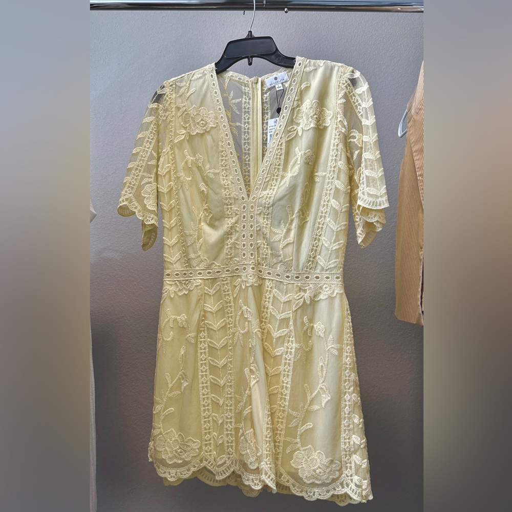 NWT Socialite Large Yellow Pastel Plunging Lace Romper